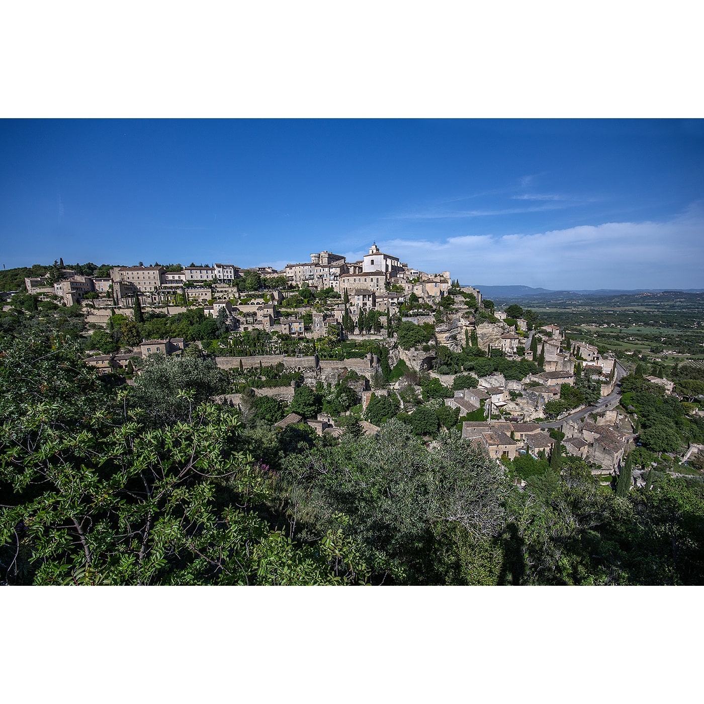 Dorpjes en stadjes tegen of op berghellingen, Frankrijk, Gordes, Provence. Print 4.